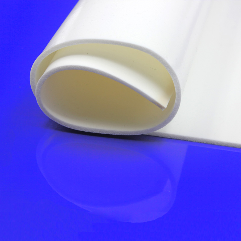 硅膠制品使用久了為什么會(huì)變脆？